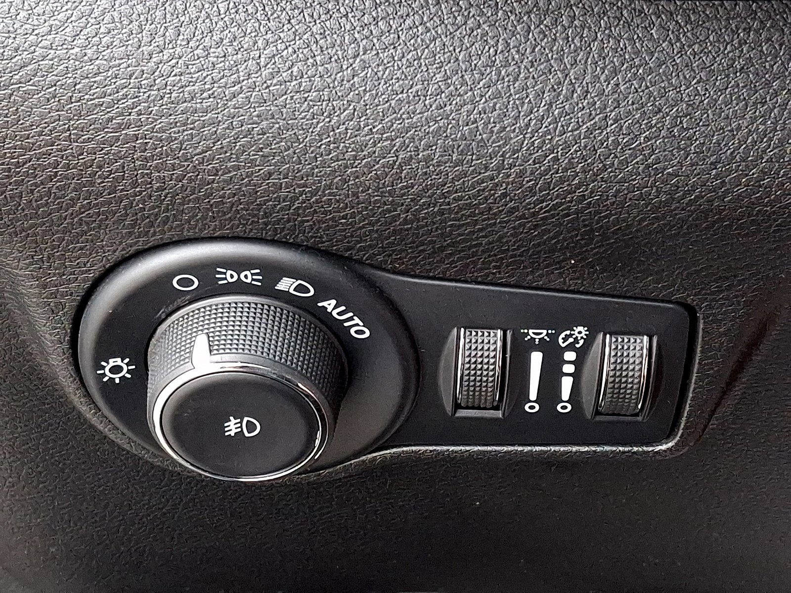 Used 2024 Jeep Compass Latitude image 25