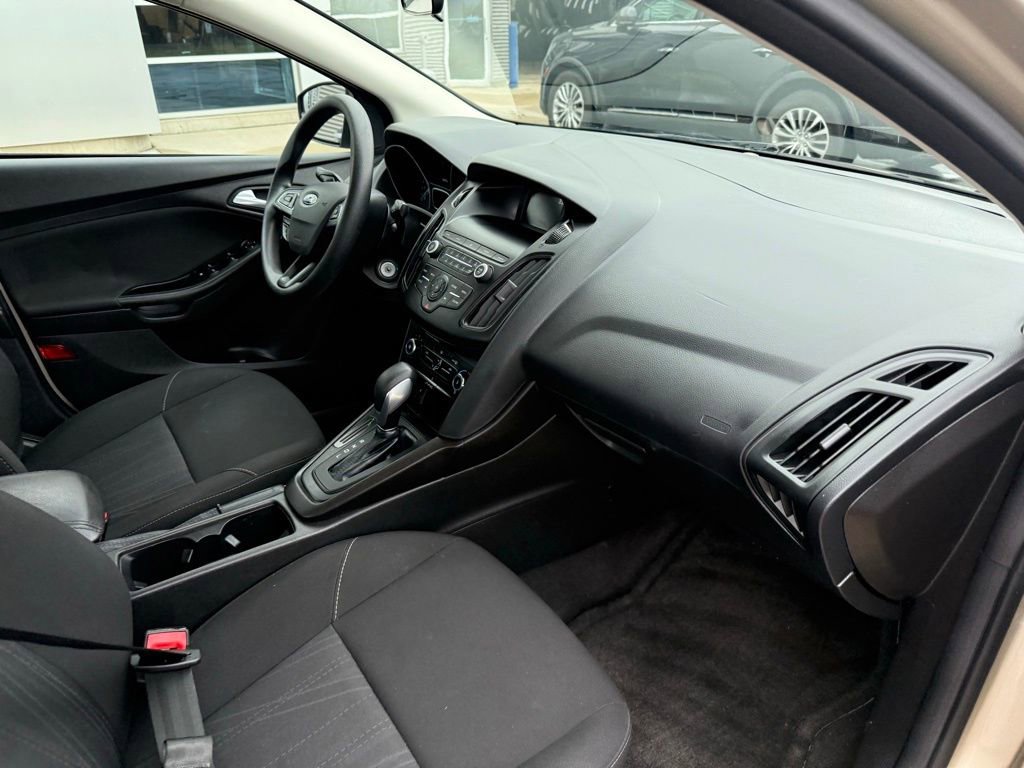 Certified 2018 Ford Focus SE image 14