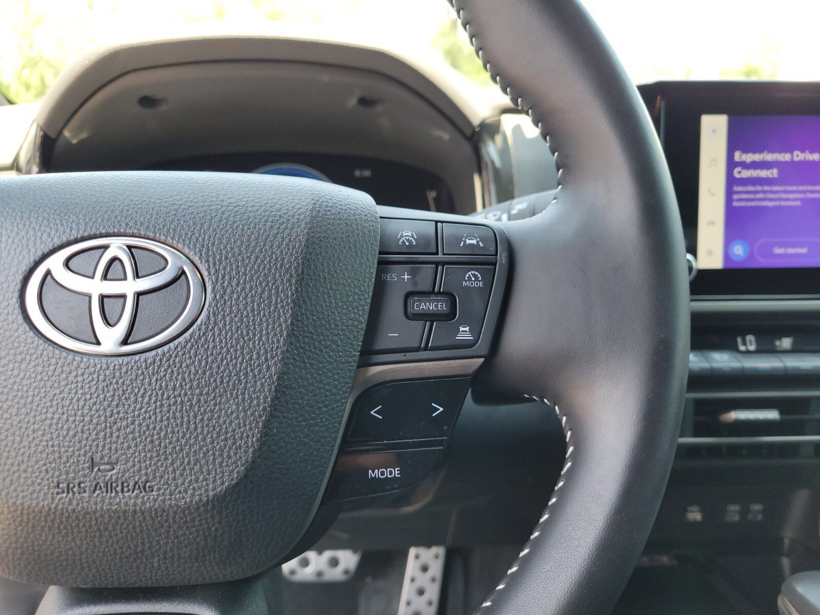 Used 2025 Toyota Camry SE image 29