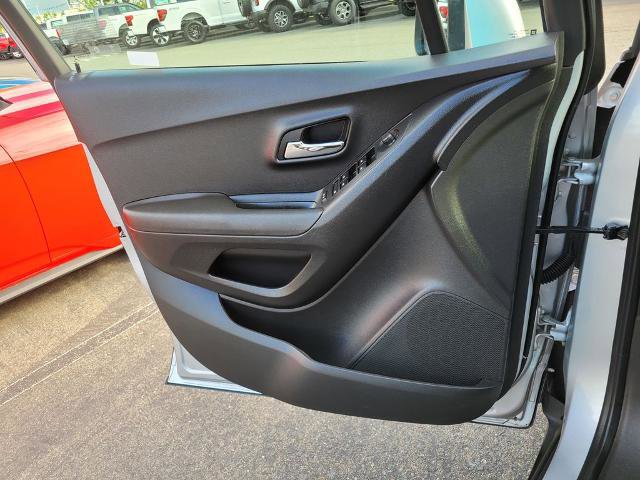 Used 2020 Chevrolet Trax LT w/ LT Convenience Package FWD image 27