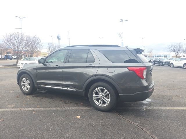 Certified 2020 Ford Explorer XLT image 3