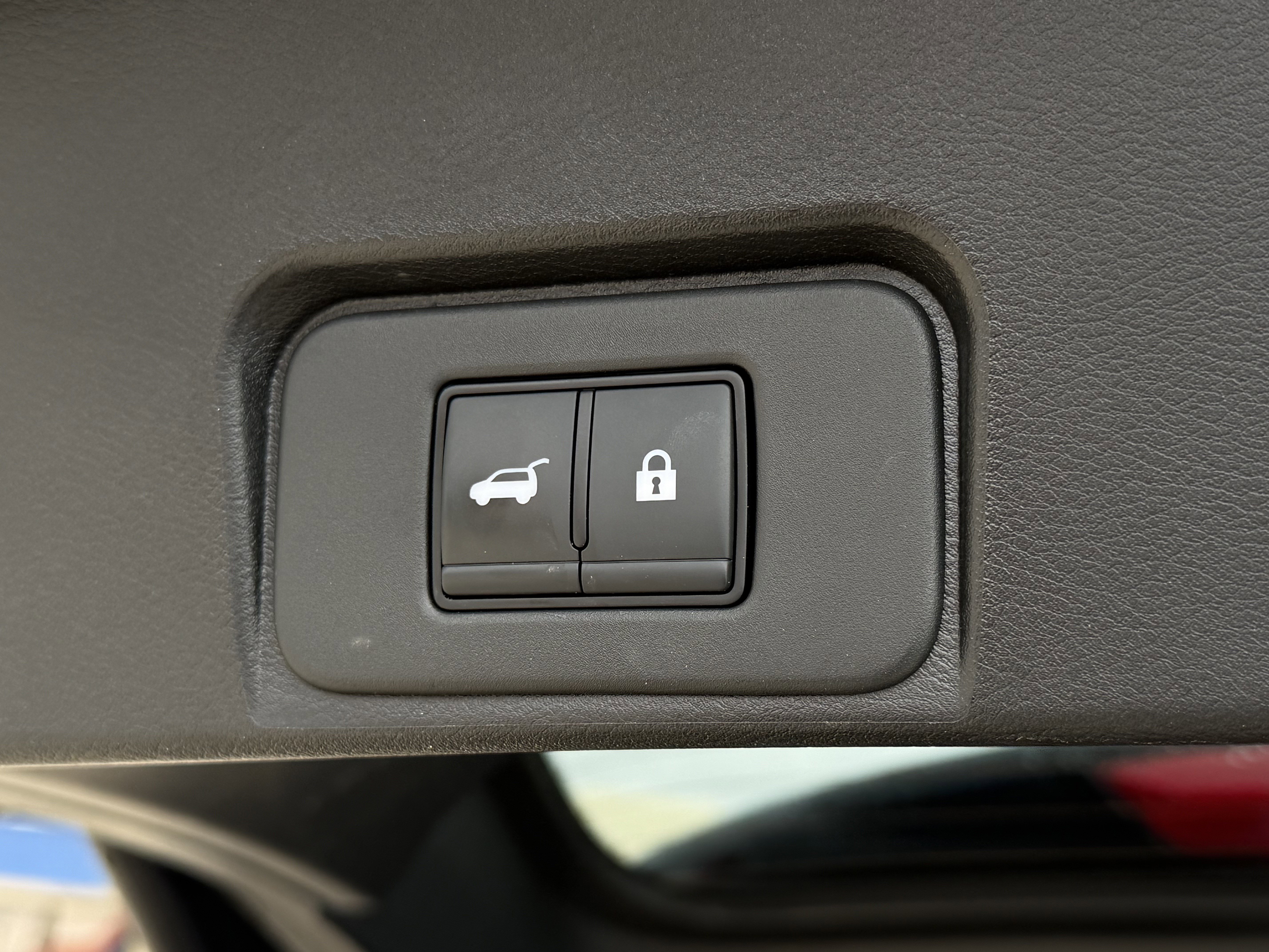 Used 2025 Nissan Rogue SV AWD/4WD image 9