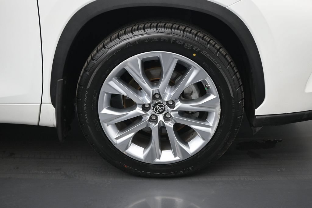 Used 2022 Toyota Highlander Limited FWD image 28
