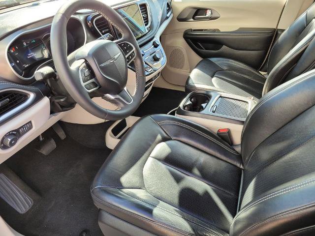 Used 2022 Chrysler Pacifica Touring-L FWD image 14