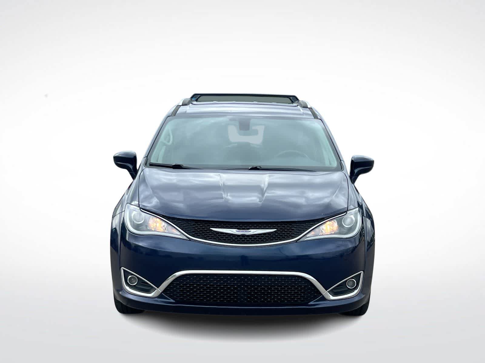 Used 2018 Chrysler Pacifica Touring-L Plus FWD image 3