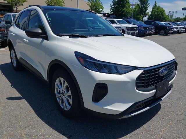 Certified 2023 Ford Escape Active w/ Tech Pack #1 AWD/4WD image 2