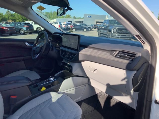 Certified 2024 Ford Escape SE w/ PHEV Premium Package FWD image 17
