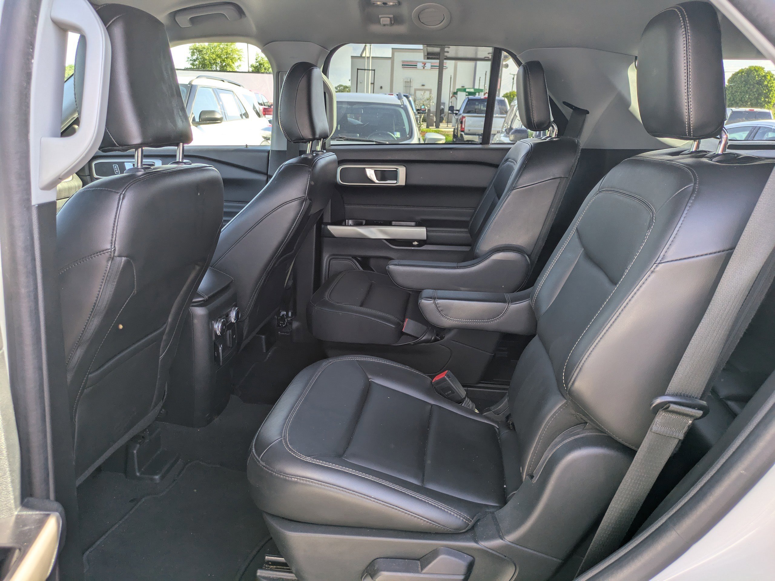 Certified 2022 Ford Explorer XLT w/ Equipment Group 202A RWD image 12
