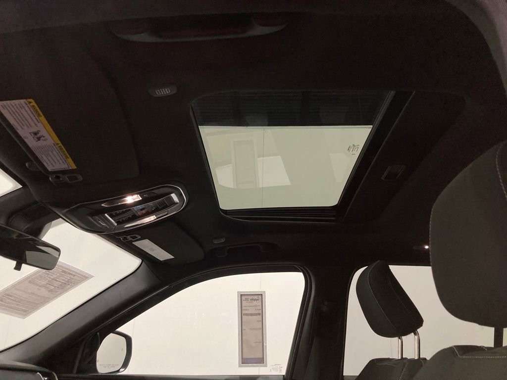 Used 2025 Jeep Grand Cherokee Laredo X image 20