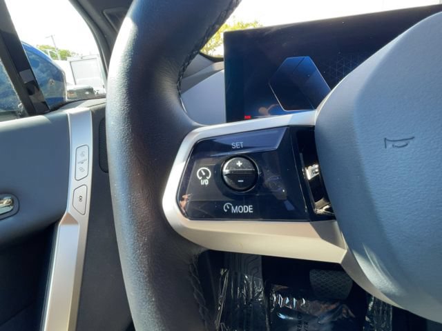 Used 2022 BMW iX xDrive50 w/ Premium Package AWD/4WD image 16