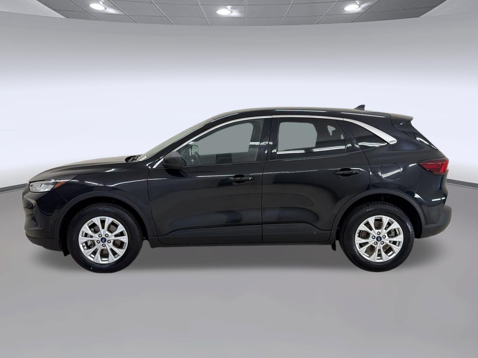 Certified 2023 Ford Escape Active AWD/4WD image 2
