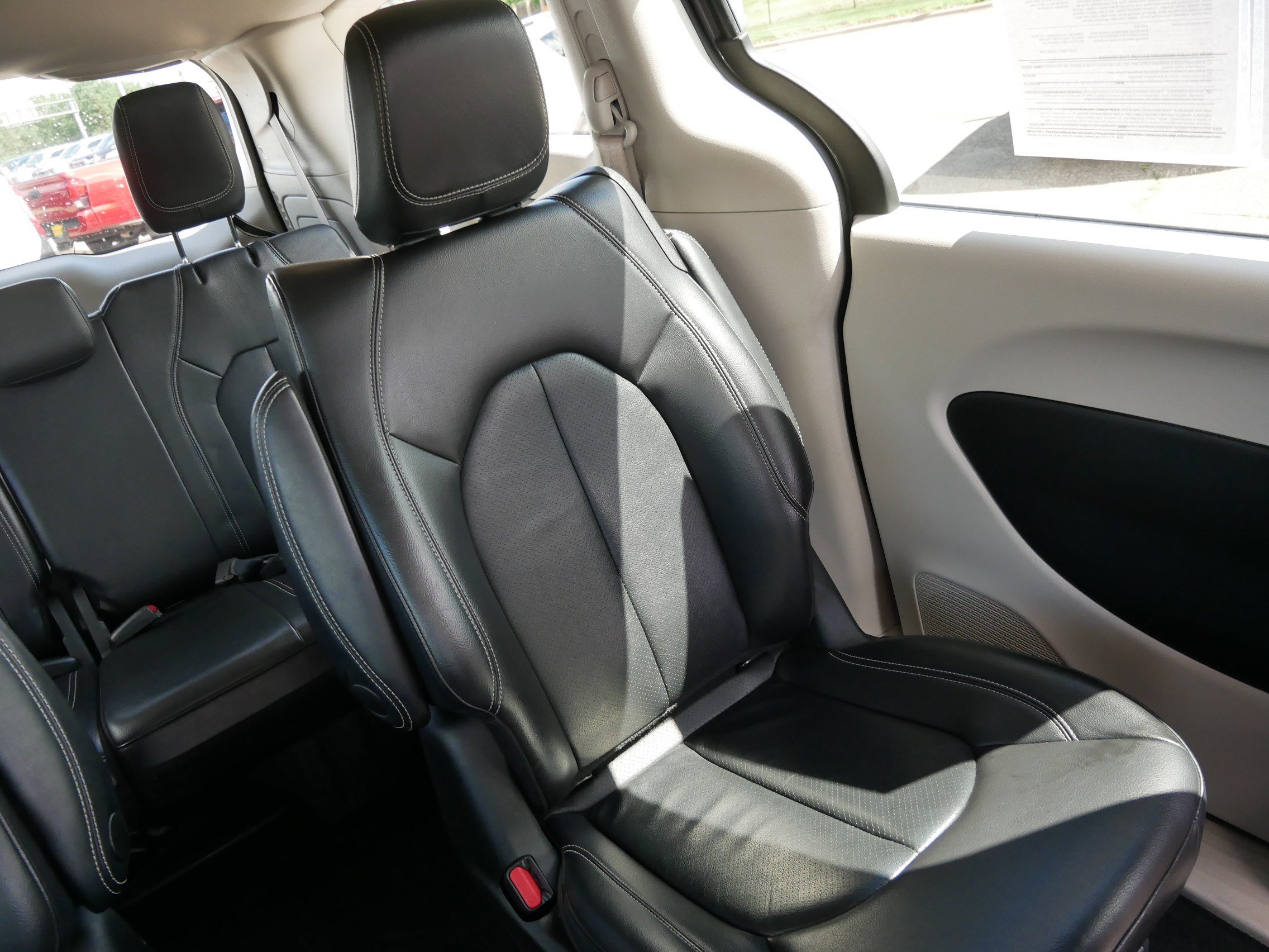Used 2022 Chrysler Pacifica Touring-L FWD image 14