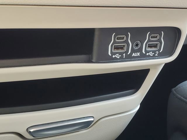 Used 2023 Chrysler Voyager LX image 20