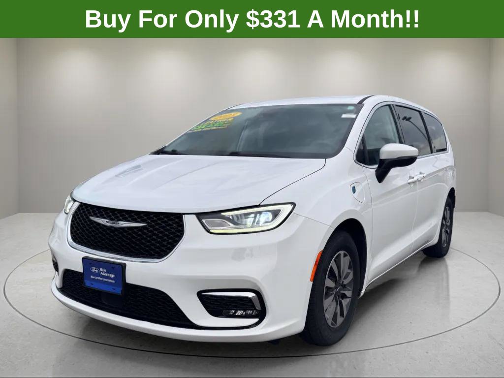 Used 2023 Chrysler Pacifica Touring-L FWD image 2