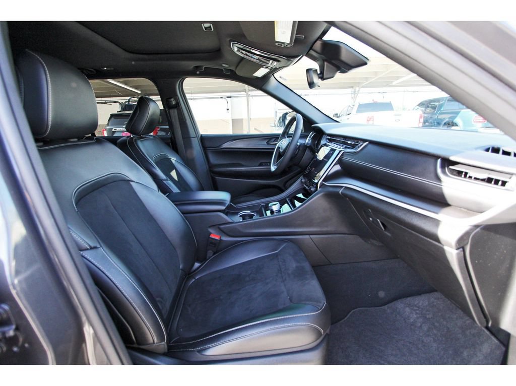 Used 2024 Jeep Grand Cherokee Altitude RWD image 26