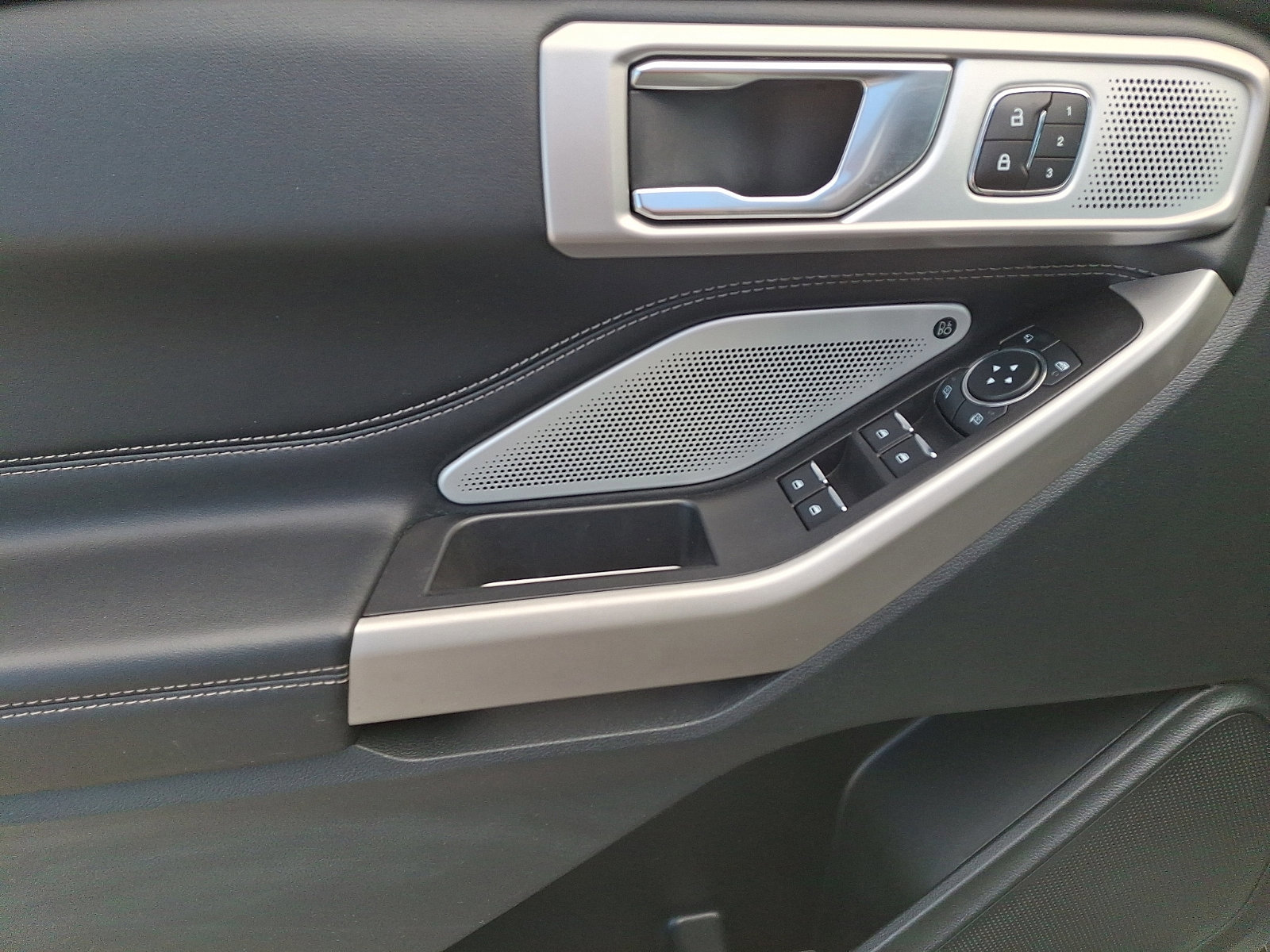 Certified 2023 Ford Explorer Limited w/ Limited Technology Package image 13