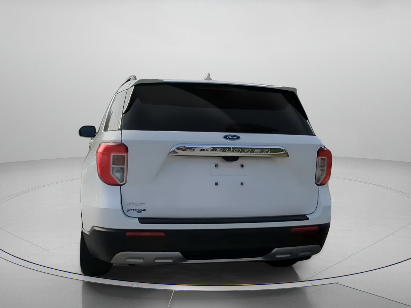 Certified 2020 Ford Explorer XLT w/ Equipment Group 202A image 15