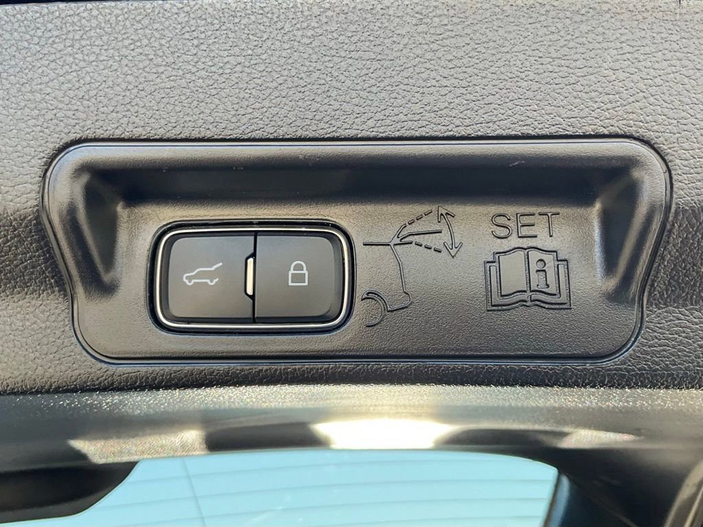 Certified 2021 Ford Explorer Limited w/ Equipment Group 301A image 31