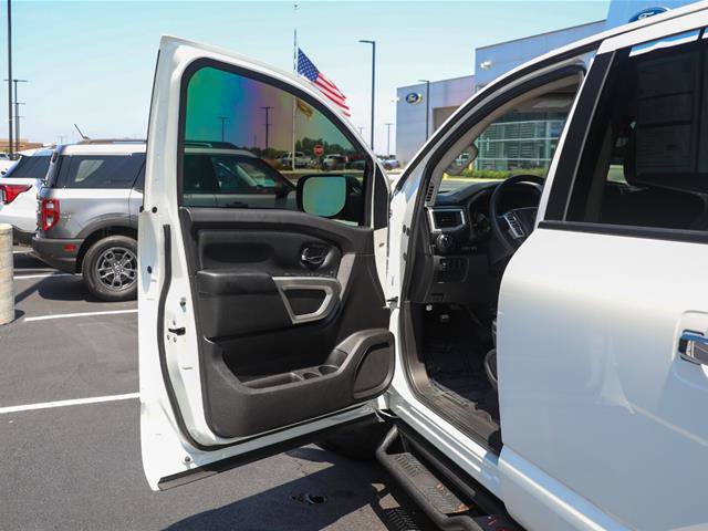 Used 2021 Nissan Titan SV AWD/4WD image 16