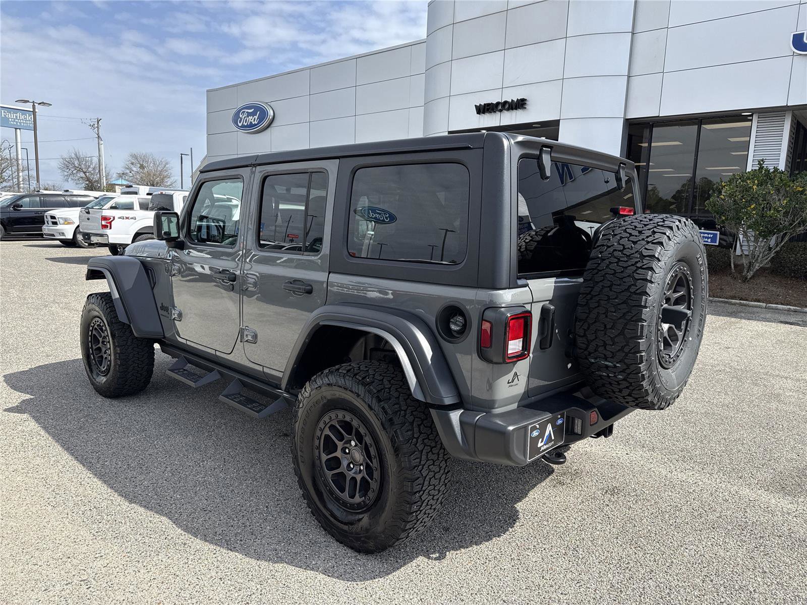 Used 2023 Jeep Wrangler Willys image 3