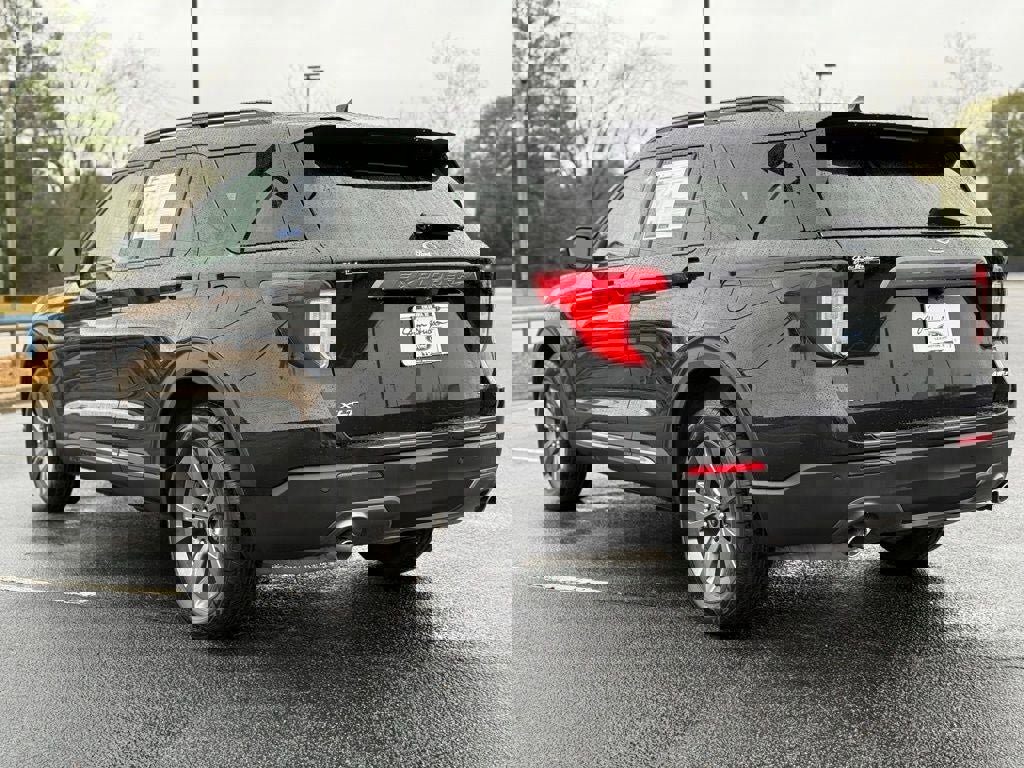 Certified 2022 Ford Explorer XLT w/ Equipment Group 202A image 6