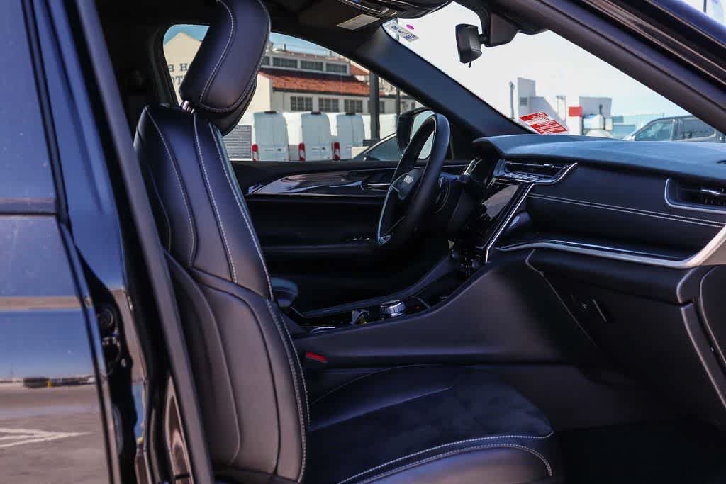 Used 2023 Jeep Grand Cherokee Altitude RWD image 17