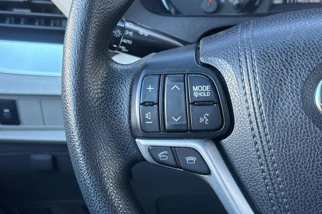 Used 2017 Toyota Sienna LE image 18