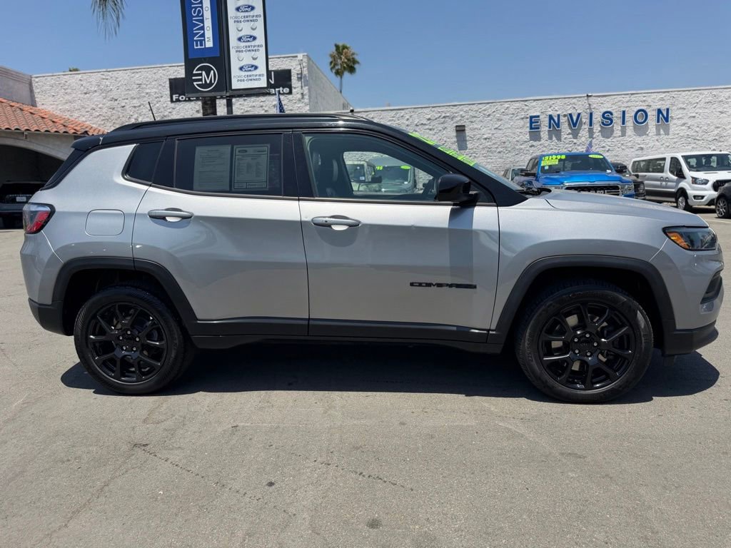 Used 2023 Jeep Compass Latitude AWD/4WD image 12