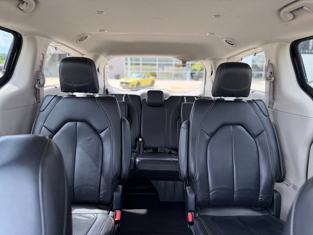 Used 2022 Chrysler Pacifica Touring-L FWD image 35