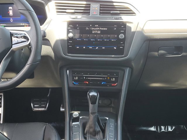 Used 2022 Volkswagen Tiguan SE R-Line image 21