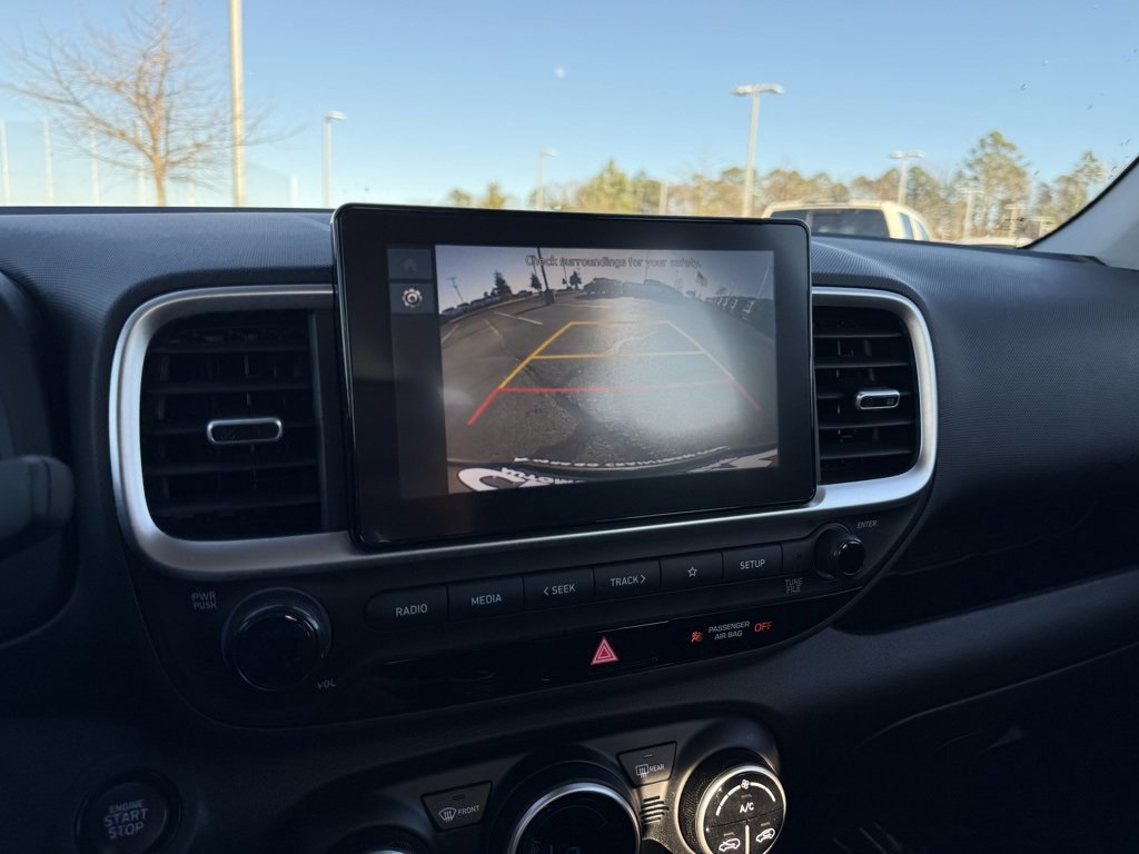 Used 2025 Hyundai Venue SEL image 17