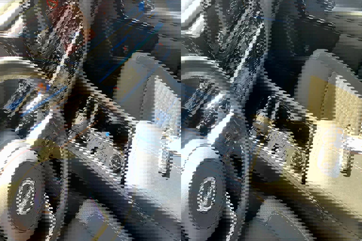 Used 2025 Nissan Pathfinder SV image 15