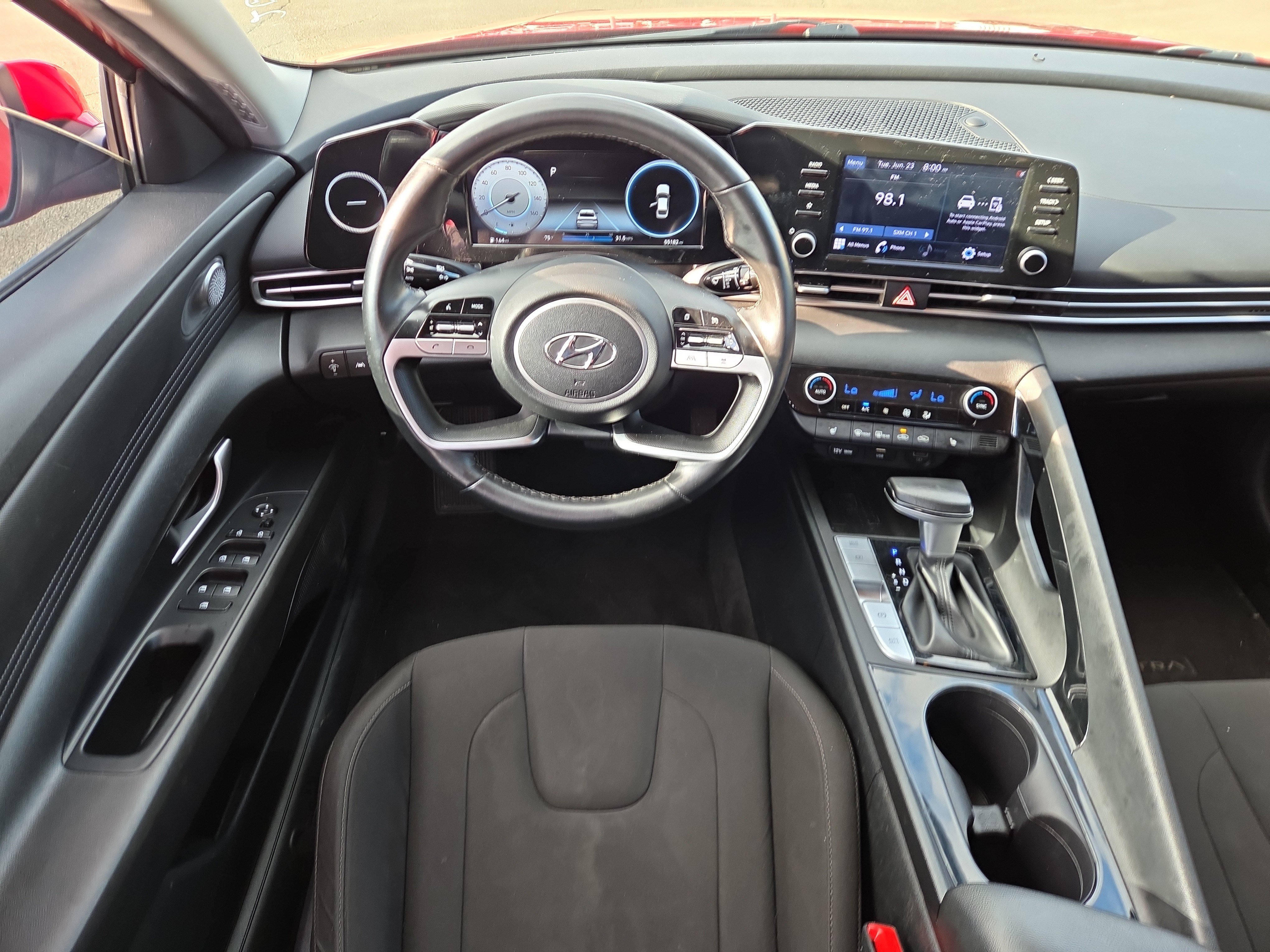 Used 2022 Hyundai Elantra SEL w/ Convenience + Premium Package FWD image 12