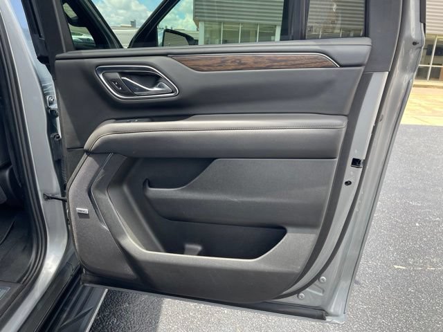 Used 2024 Chevrolet Suburban Premier w/ Premium Package RWD image 23