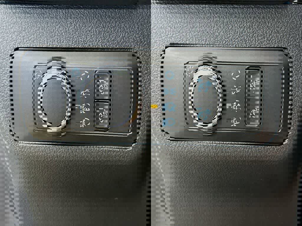 Certified 2022 Ford Escape SE w/ Cold Weather Package image 26