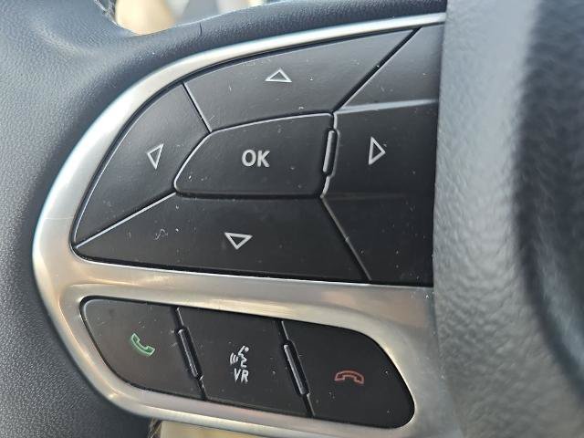 Used 2024 Chrysler Pacifica Touring-L FWD image 17