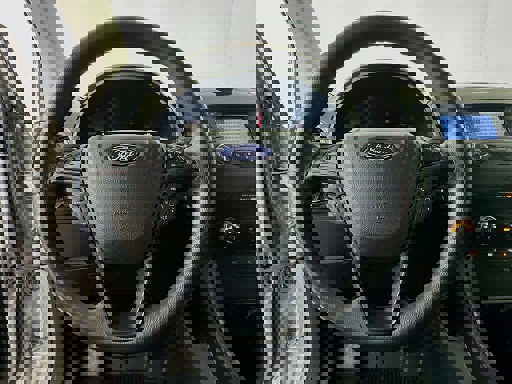 Certified 2019 Ford Edge SE image 19