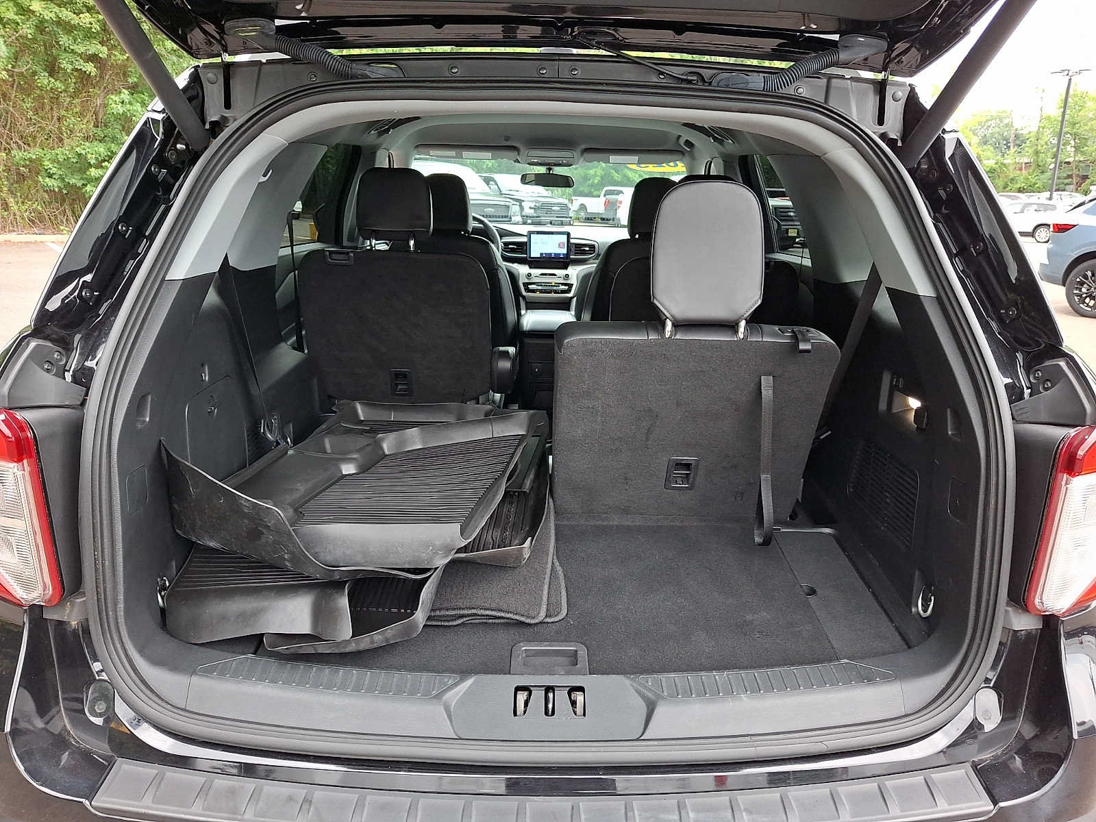 Certified 2023 Ford Explorer XLT w/ Equipment Group 202A AWD/4WD image 28