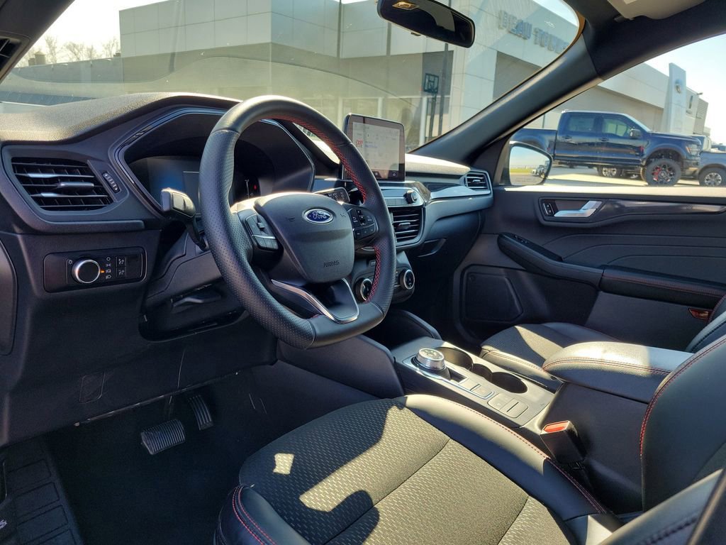 Certified 2025 Ford Escape ST-Line AWD/4WD image 21