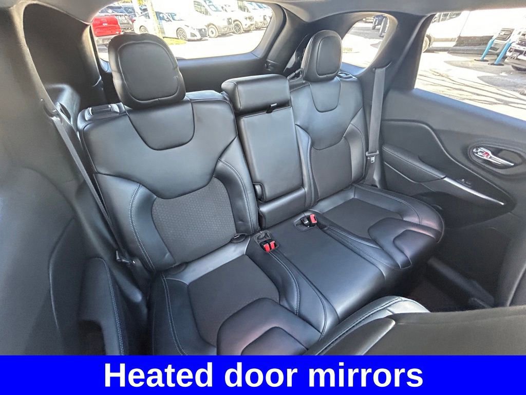 Used 2020 Jeep Cherokee Latitude Plus w/ Comfort/Convenience Group AWD/4WD image 31