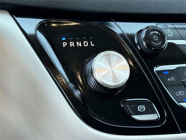 Used 2024 Chrysler Pacifica Touring-L image 34