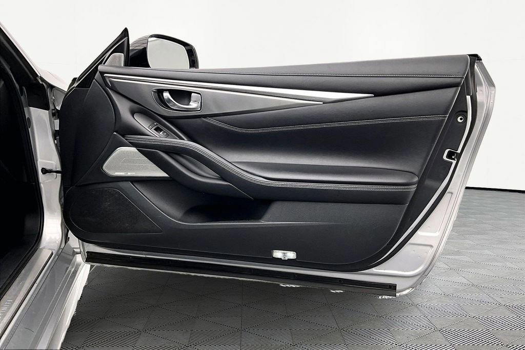 Used 2019 INFINITI Q60 3.0t Luxe w/ Essential Package image 24