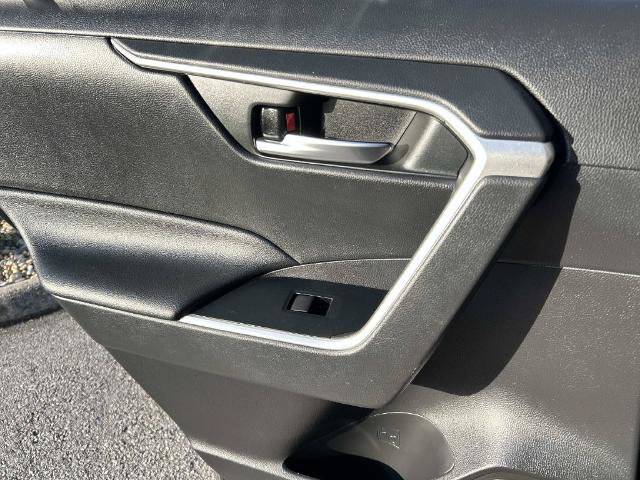 Used 2020 Toyota RAV4 XLE FWD image 17
