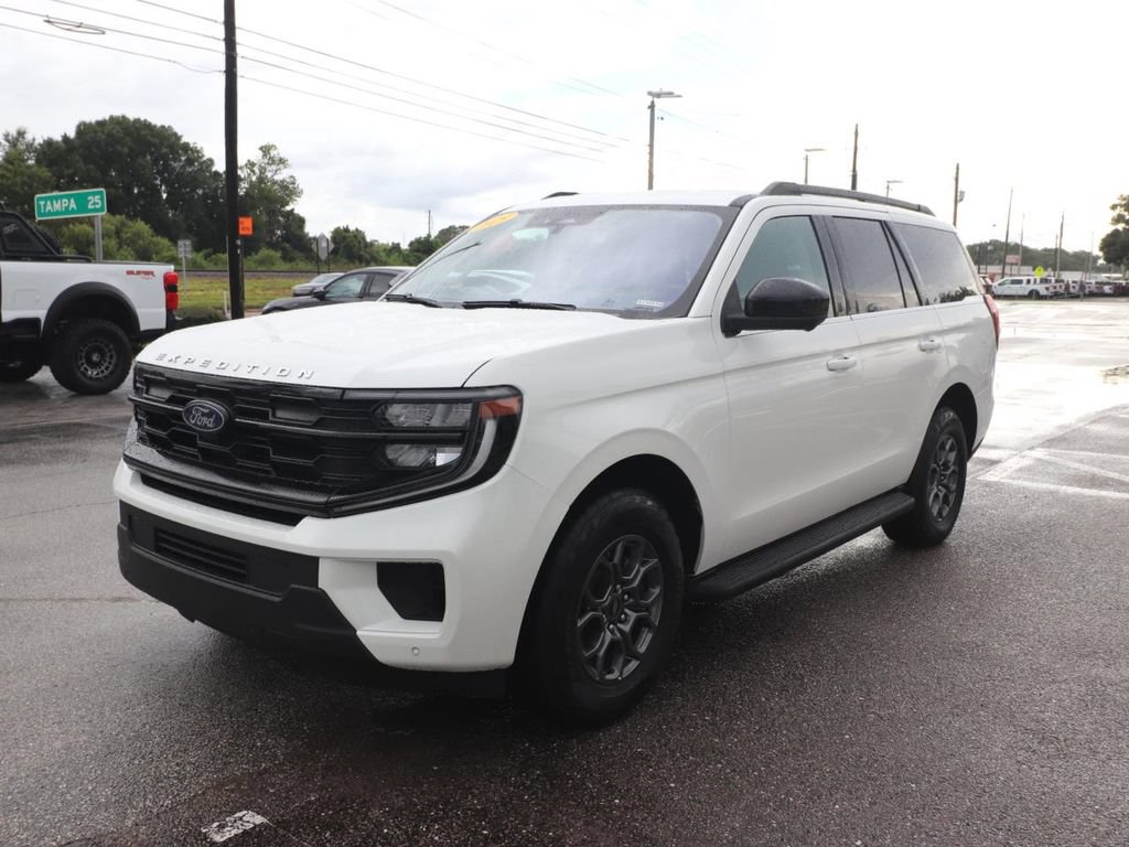 Certified 2025 Ford Expedition Active RWD image 5