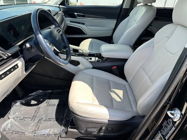 Used 2024 Kia Telluride EX w/ EX Captain's Chair Package AWD/4WD image 21