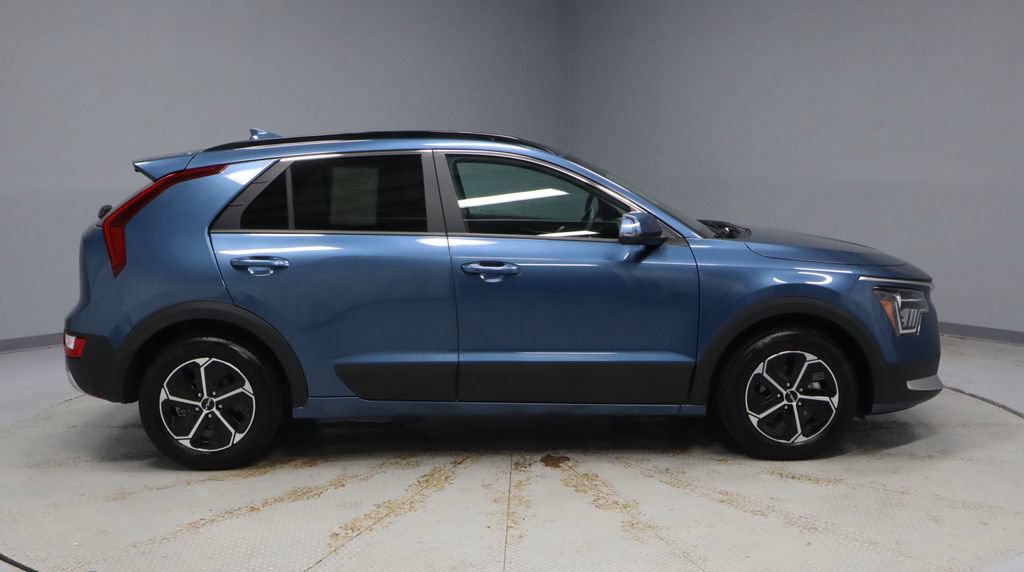 Used 2025 Kia Niro EX FWD image 12