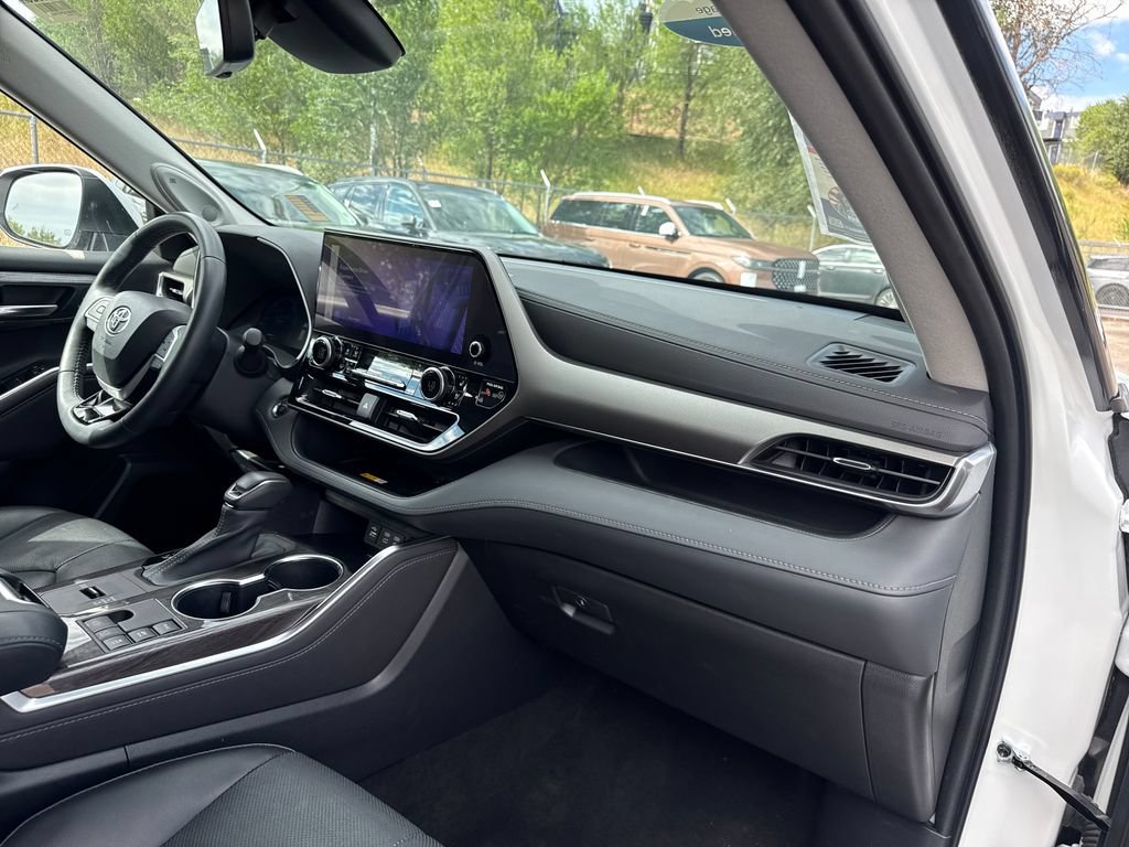 Used 2023 Toyota Highlander Limited AWD/4WD image 32