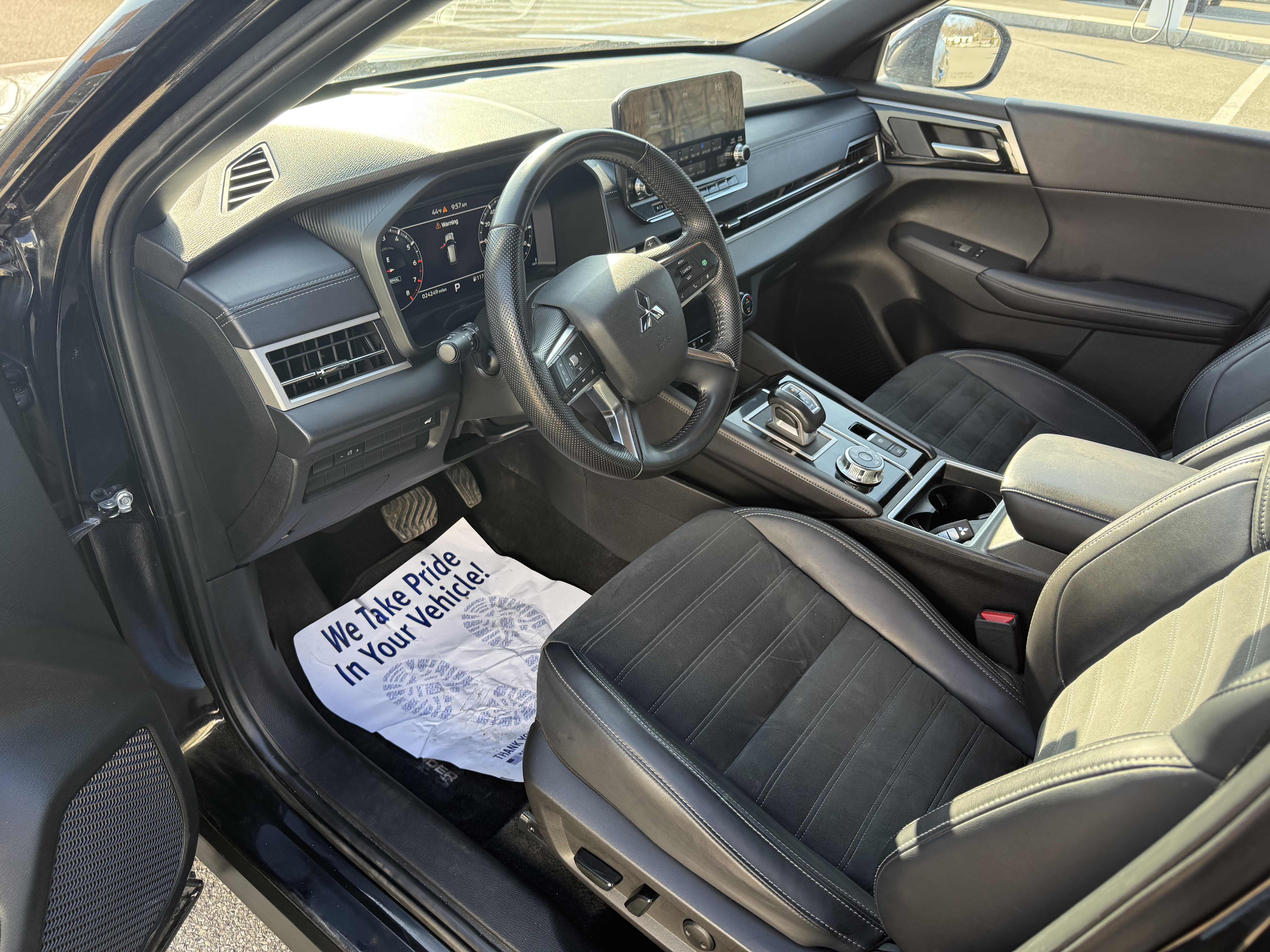 Used 2024 Mitsubishi Outlander AWD image 7