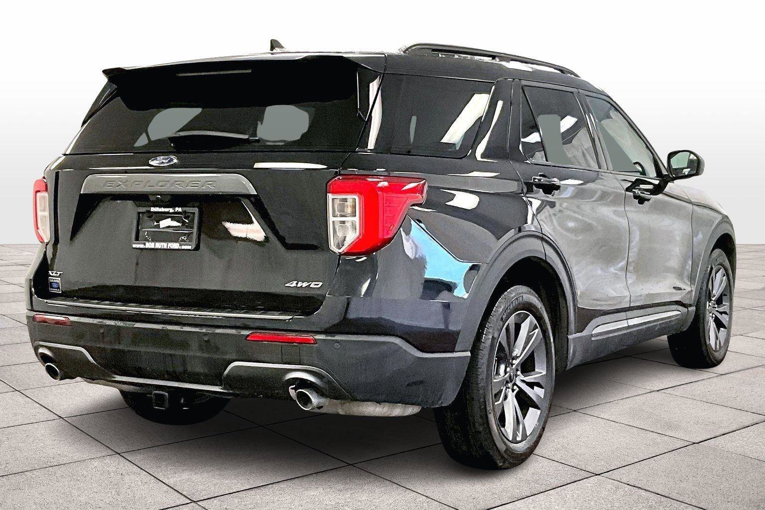 Certified 2023 Ford Explorer XLT w/ Equipment Group 202A image 3