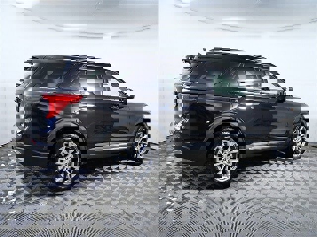 Certified 2023 Ford Explorer XLT w/ Equipment Group 202A image 4